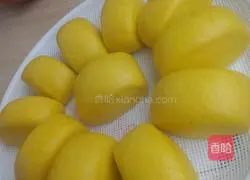 Illustration of how to make pumpkin steamed buns 14