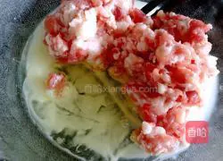 Illustration of how to make stewed lion head 7