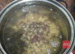 Illustration of how to make barley and red bean water 12