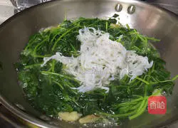 Illustration of how to make small fish soup 6