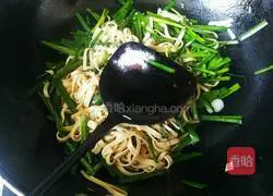 Illustration of how to make stir-fried bean curd with leeks 7