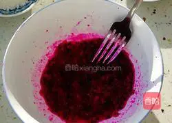 Illustration of how to make dragon fruit egg pancake 2