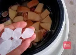 Apple, Tremella and Red Fruit Soup Recipe Illustration 11