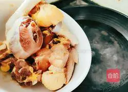 Illustration of how to make braised chicken with cattail sprouts 2