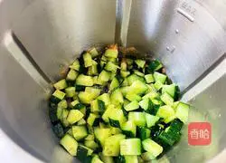 Illustration of how to make cucumber and diced chicken 6