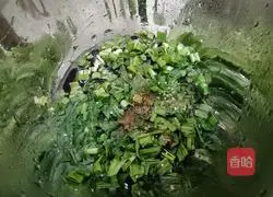 Illustration of how to make egg noodles in sour soup 4