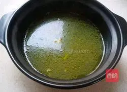 Illustration of how to make stomach-warming chicken noodle soup 5