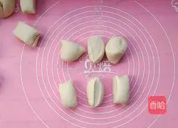 Illustration of how to make pork and beans stuffed buns 21