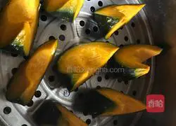 Illustration of how to make three-color steamed buns 3