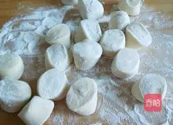 Illustration of how to make carrot and potato shredded pocket cake 2