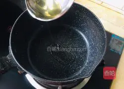 Illustration of how to make radish pulp on the water surface 3