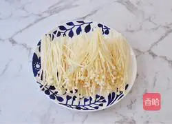 Illustration of how to make beef rolls with enoki mushrooms 3