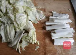 Illustration of how to make cabbage, pork belly and frozen tofu stew 4
