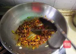 Illustration of how to make mutton braised noodles 4