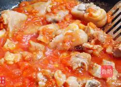 Illustration of how to make tomato and pig trotter soup 7