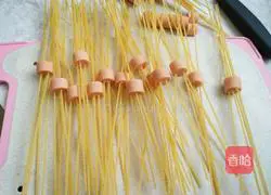 Illustration of how to make tomato sauce beef sausage pasta 2