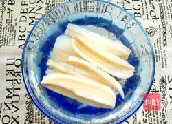 Illustration of how to make fruit lotus root soup 1