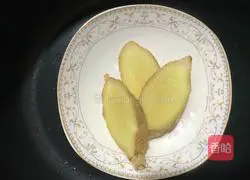 Illustration of how to make Angelica Codonopsis and Codonopsis Black-bone Chicken Soup 1