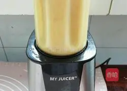 Illustration of how to make freshly squeezed fruit drink 3