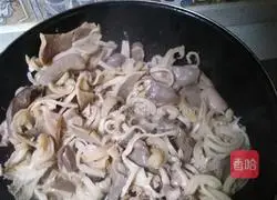 Illustration of how to make herbal mutton soup 3