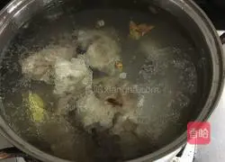 Illustration of how to make pork ribs and lotus root soup 4