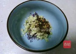 Illustration of how to make shredded cucumber noodles 4