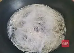 Shredded green pepper pork Illustration of how to make cold noodles 10