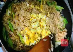 Illustration of how to make instant noodles 9