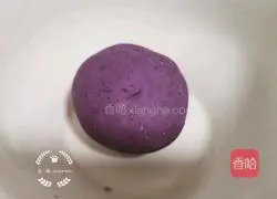 Illustration of how to make glutinous rice and purple sweet potato ball soup 3