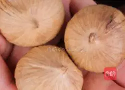 Illustration of how to make black garlic, mushroom and tomato noodles 5