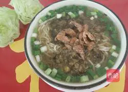 Illustration of how to make pickled cabbage and shredded pork noodles 6