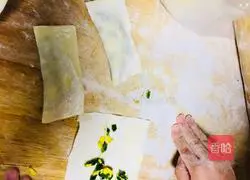 Illustration of how to make homemade leek boxes for snacks 2