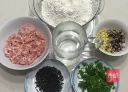 Illustration of how to make pan-fried steamed buns 1