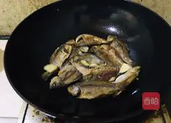 Illustration of how to make crucian carp tofu soup 3