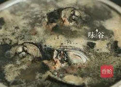 Illustration of how to make Shouwu Chicken Soup 3