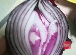 Illustration of how to make fried steamed buns with onions and ham 4