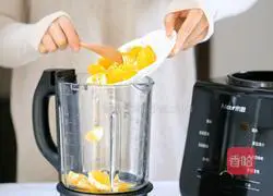 Illustration of how to make freshly squeezed orange juice 5