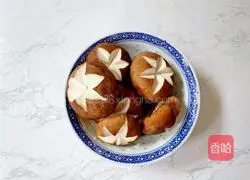 Illustration of how to make mushroom and corn ribs soup 2