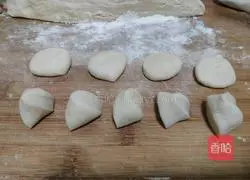 Illustration of how to make leek wedges 2