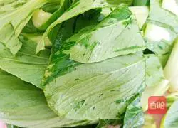 Illustration of how to make mushroom and shrimp soup 2