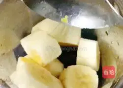 # Fruit Creative Dishes# Blueberry Banana Milkshake Recipe Illustration 4