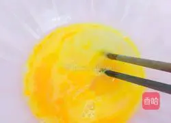 Illustration of how to make Christmas tree egg cake 2