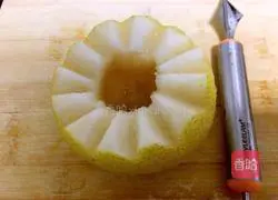 Illustration of how to make pears stewed with rock sugar 5