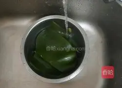 Illustration of how to make cold kelp shreds 3