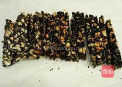Illustration of how to make peanut sesame candy 10