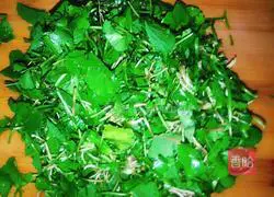 Illustration of how to make black-bone chicken and thunder gong root soup 2