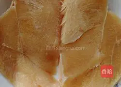 Illustration of how to make summer refreshing lemon juice shredded vegetable chicken 1