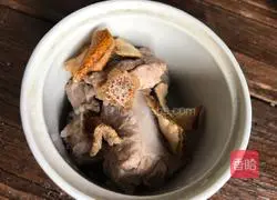 Stewed tangerine peel with pork ribs Practice illustration 4