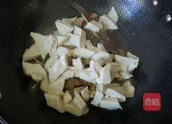 Illustration of how to make fish head stewed with tofu 6