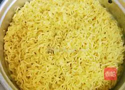 Illustration of how to make vegetarian instant noodles 5
